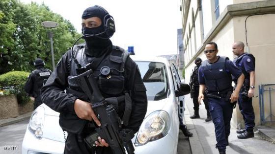 فرنسا تشن حملة إعتقالات واسعة على خلفية هجمات باريس