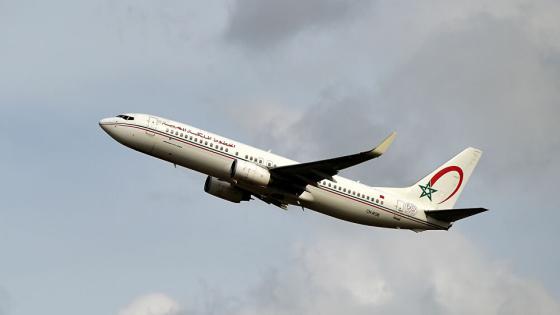 المغرب وعمان تعلقان الرحلات الجوية مع عدد من الدول