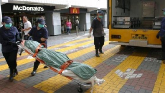 امرأة تجلس في مطعم ماكدونالدز 24 ساعة وهي ميتة