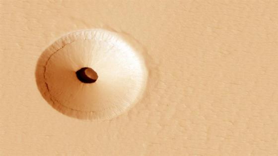حفرة في المريخ تكشف تفاصيل جديدة عن شكل الكوكب الأحمر