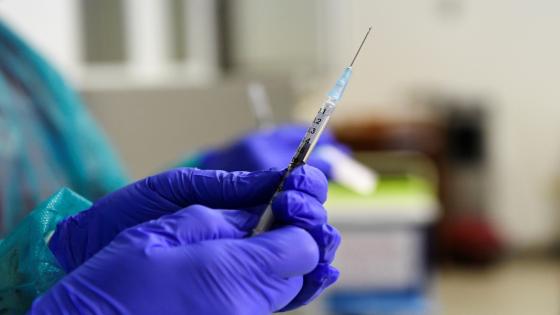 اليمن تدشن حملة للتطعيم ضد فيروس كورونا في 13 محافظة