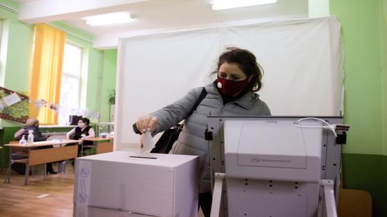 رغم إجراءات التباعد الاجتماعي.. انطلاق الانتخابات البرلمانية في بلغاريا