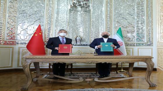 الصين توقع مع إيران توقعان اتفاقًا استراتيجيًا لمدة 25 عامًا