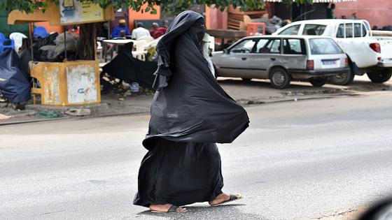 تركي يلبس النقاب النسائي لمقابلة امرأة تعرف عليها بمواقع التعارف عبر الإنترنت