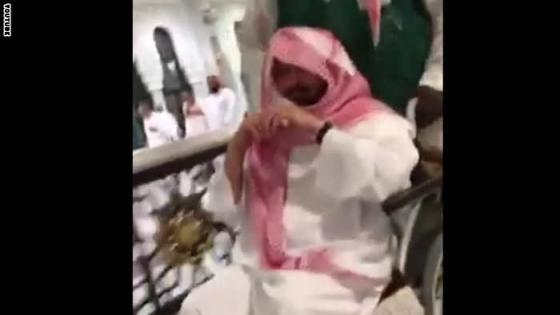 بالفيديو.. الإمام السديس يدخل الحرم المكي متخفياً على كرسي متحرك