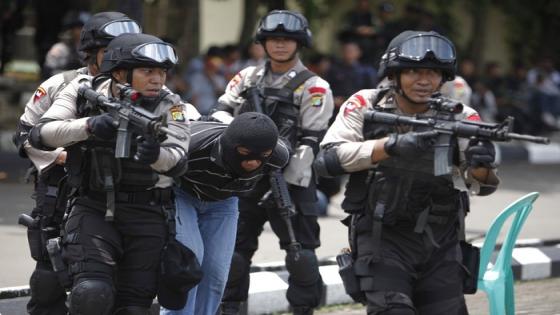 الشرطة الإندونيسية تحبط هجمات مختلفة، وتعتقل ستة أفراد من المشتبه بهم