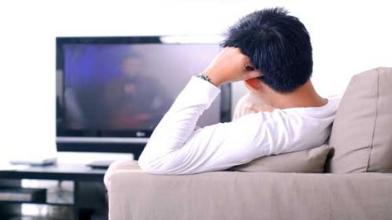 مشاهدة التلفزيون أكثر من اللازم يلحق أضراراً لدماغك