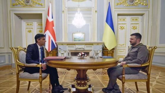 رئيس وزراء بريطانيا من أرض الحرب: سنواصل دعم أوكرانيا ضد ضربات روسيا