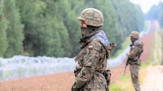 وزير دفاع بولندا يتوقع حربًا مع روسيا خلال العشر سنوات القادمة