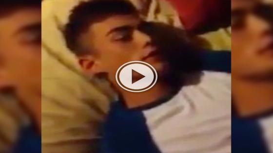 فيديو | ردة فعل كندي رأى شاب غريب نائم على سرير منزله